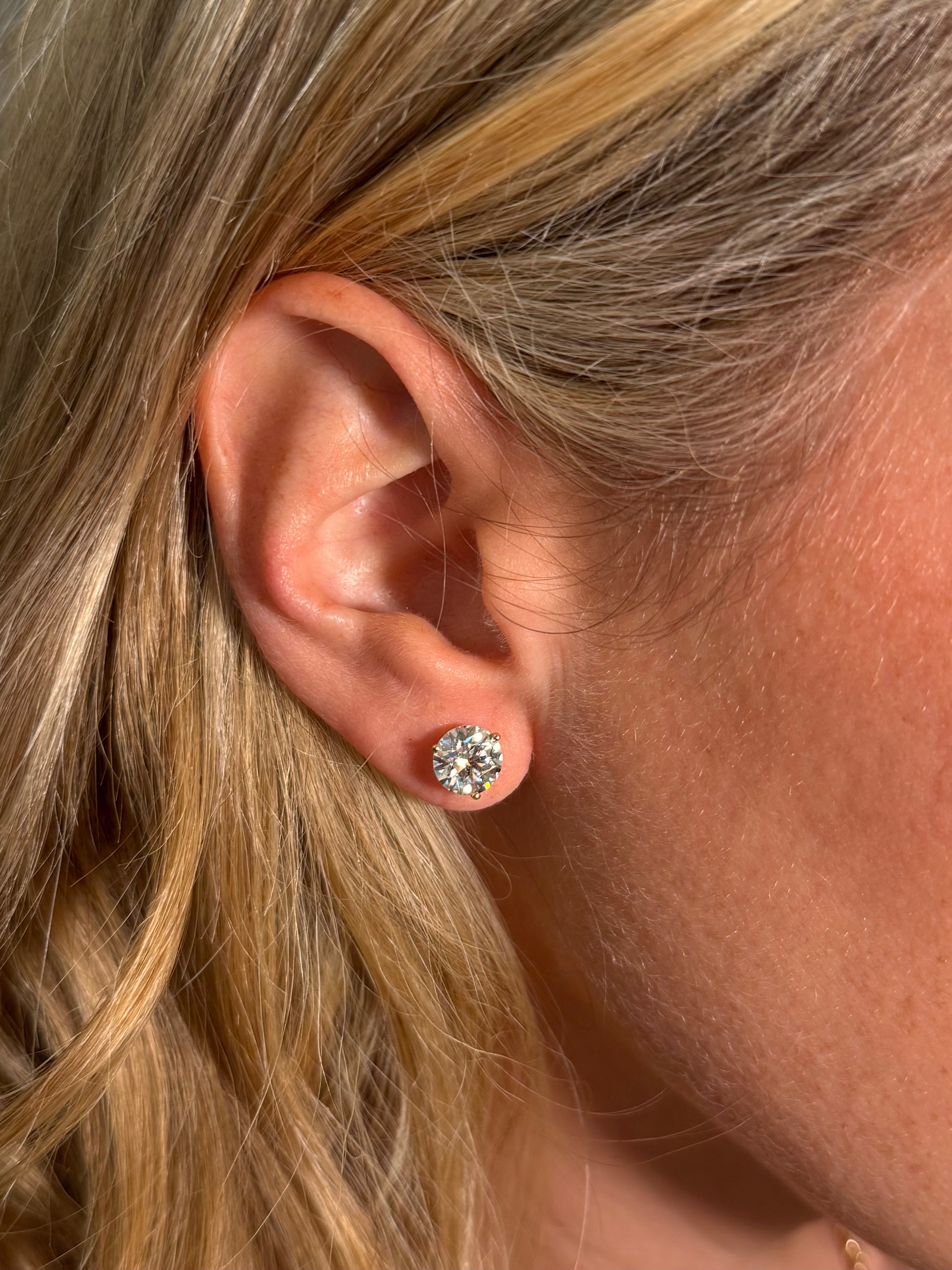 The Ray Radiant Studs